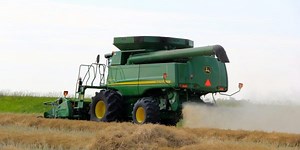 New John Deere combines features expanded residue management and unload options
