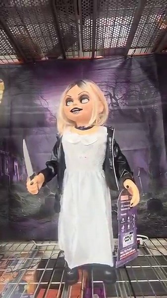 Home Depot’s Tiffany Animatronic Will Give You Nightmares 👁️‍🗨️