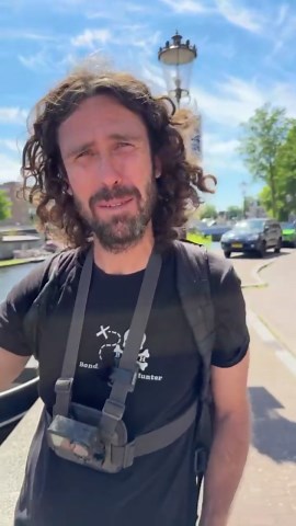 Bondi Treasure Hunter is live and magnet fishing in Amsterdam!