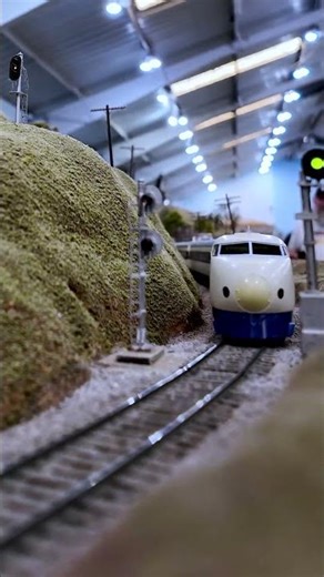 California High Speed Rail? The Shinkansen crosses Altamont Pass in HO Scale at GSMRM
