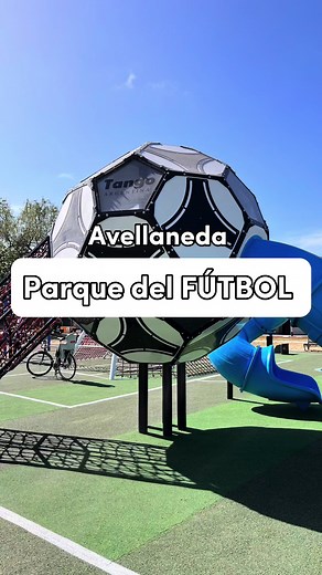 ⚽️Parque del Futbol⚽️ 📍 ¿Dónde queda? Colón 950, Avellaneda El parque se encuentra entre las canchas de @C. A. Independiente y @Racing Club💙🤍 💡Dato: Es abierto, no está vallado. Además hay aguas danzantes y pista de skate. Próximamente se inaugurará un Polo Gastronómico ¿Ya lo conoces? ¡Contanos qué te pareció!👉 GUARDA y COMPARTI con quien vas a ir Lua, Joa y Joni, SEGUINOS!🤙 @Provincia de Buenos Aires @Crucijuegos #plaza #plazas #parque #gratis #salidaconniños #salidas #hijos #niños #vira