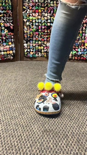 Mood rn cause I just decorated my favorite pair of crocs😌 Come and see me or visit rockincrocs.com to deck yours out too!!😉 #shopsmall #toystory #freakout #crocs #croccharms