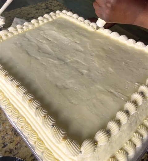 Buttercream Piping with Tip 21 (Easy Design)