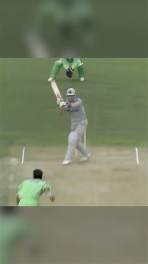 Wasim Akram Showing Great Skill Of Reverse Swing Bowling Vs Ken Rutherford In World Cup 1992