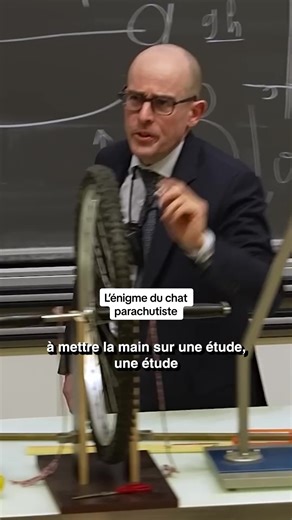 L'énigme du chat parachutiste a été dévoilée lors de la conférence de Noël à l'Université de Fribourg. Salukes #science #physique #profbucella #lasciencepeuttout
