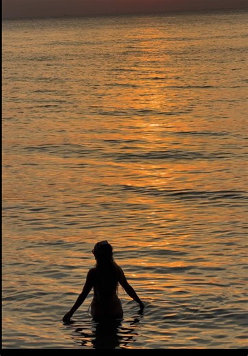 Pad thai & mango sticky rice 🥭 #thailand #kohchang #kohkood #travel #sunset