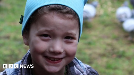 The girl who gets gifts from birds