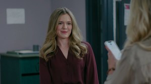 Anna Camp's character Robin causes jealousy on CBS' hit sitcom 'DMV'