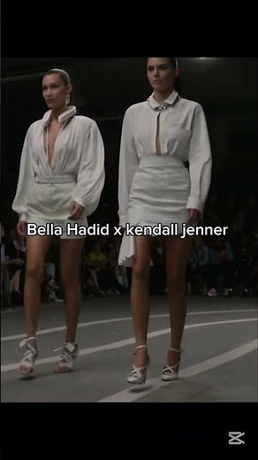 when supermodels were in sync #supermodel #catwalk #horsewalk #modeling#nextmodels I #runawaywalk