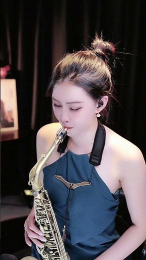 媛宝萨克斯深情演绎动听旋律引爆全场 #萨克斯独奏 #美女乐手 #爵士音乐 #saxophone #音乐直播