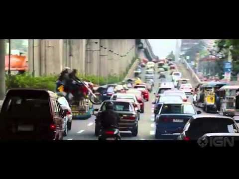 HD Jeremy Renner Sings Bourne Legacy w/ Movie Clips SNL funny