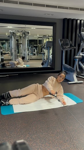 Andreia Brazier Official on Instagram: "Hello ladies 👋 here is a Great core exercise for you 💪🏻"