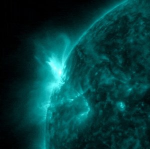 A new active region on our sun has arrived in style! Over the past 24 hours, AR3372 arrived on the northeast horizon and fired off seven M flares. With three of these above the M5 threshold, sun activity has reached 'high'. Elsewhere, we observed a number of CME-producing exploding filaments, with none currently identified as Earth-directed. Read today's full sun update here: https://earthsky.org/sun/sun-activity-solar-flare-cme-aurora-updates/ 📸 via SDO | EarthSky