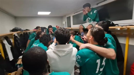 R1 Homiris On connaît désormais le champion d'automne de la poule B. Le Sporting Club Schiltigheim s'impose sur le terrain de l' @apm Metz et prend la tête de la poule B. Revivez la joie dans le vestiaire | Ligue du Grand Est de Football Alsace