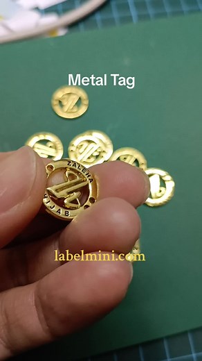 Metal tag Custom tag label jenama sendiri. Exclusive untuk jenama anda.