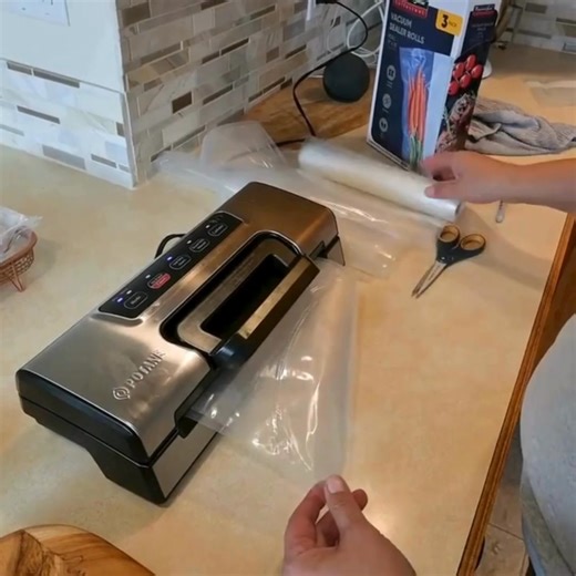 Meal Prep Made EASY with a Vacuum Food Sealer! Today Amy is in the kitchen showing how she uses her vacuum food sealer to prep meals, save money, and make busy days so much easier. Whether you’re buying in bulk, saving leftovers, or freezing full meals for later, this little tool is a total game-changer! If you’ve ever wished dinner could be already done — this video is for you. ✅ ✅ Why We LOVE Using a Vacuum Sealer • Save BIG on large food purchases by portioning instead of wasting • Prep meals