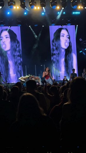 Live Concert Performance with Engaging Dance Routines