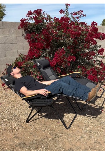 The Phi Villa Oversized Padded Zero Gravity Foldable Recliner Chairs. They have a few color options nice for the outdoors, by the pool or patio I’m enjoying these. @PhiVillaUS #outdoorchair #reclinerchair #foldablechair #outdoorgear #chair
