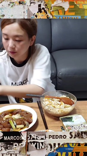 The dish in this video consists of ganjang gyeran bap, which is warm rice topped with raw egg and soy sauce, and ganjang saewoo jang, which is raw shrimp marinated in a savory Korean soy sauce. Bagian 2 | Hamzy Fans, mukbang ASMR