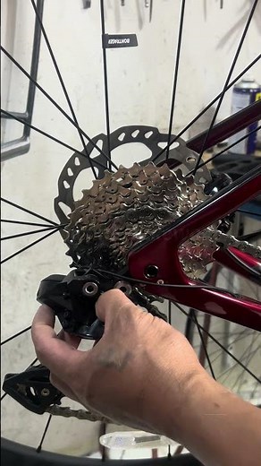 How to check battery status on your shimano Di2 12 speed #shimano #electronic #roadbike