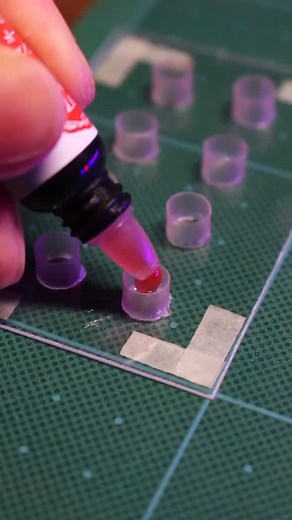 Stunning process !!!! By @0n.mitsurin.studio 🍃🎮!! This piece is a terrarium modeled after an arcade game machine. With a body sculpted in concrete, it evokes a fossilized memory through delicate details—levers, logos, and ornamental elements—all carefully designed to stir a sense of longing. Within the city where time has stopped, the green of moss quietly, but certainly, begins to sprout. It is a small tale of rebirth—of life taking root in a memory device from a forgotten era. #onlinegaming 