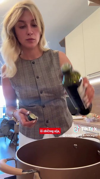 Domaće varivo s graškom i piletinom