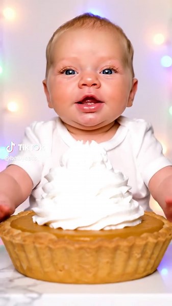 Pumpkin pie 🎃 #asmr #asmrsounds #crunchymukbang #pumpkinpie #babymukbang