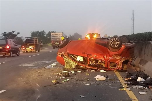 3 people killed on the spot, 6 seriously injured in Madza Demio and Toyota Dyna truck head-on accident | My Zimbabwe News