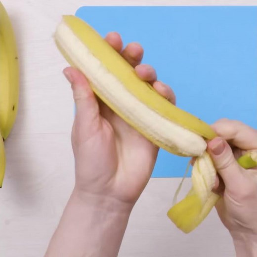How to Peel a Banana? 2 Methods (Including the Snap Method)