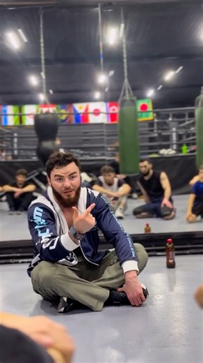 Boxing Club on Instagram: "Шамиль Хатаев на каждой тренировке делает наставления своим боксёрам и следит за их дисциплиной. Он подчёркивает, что без дисциплины невозможно добиться результата, никакой талант не заменит регулярной работы и соблюдения режима. Каждое занятие строится по строгому плану разминка, технические упражнения, спарринги, работа над ударной техникой, физическая подготовка и контроль над самочувствием спортсмена. На тренировках Хатаев объясняет, что уважение к залу, тренеру и