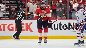 Ekblad ökar på till 5-1, Skinner byts ut