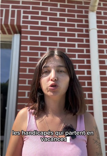 Un handicapé qui part en vacances doit pas être si handicapé que ça .. 🙄 Non mais sérieusement, j’aurais tout vu ici… Un handicap c’est des limitations physiques / psychologiques qui affectent nos quotidiens, alors oui on doit trouver des moyens de compensations, on galère que certaines personnes et ça demande une organisation supplémentaire … 🥲 MAIS ce n’est pas parce que on est handicapés qu’on doit rester cloîtrés chez nous.. On fait quoi dans ce cas on attend sagement la m*rt? Non mais san
