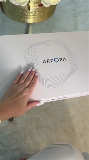 Experience the ultimate in dual-screen flexibility! Seamlessly switch between playing different content on your laptop and monitor. Effortlessly drag websites from your laptop to the monitor without external power needed. Compatible with PCs, laptops, hosts, consoles – all in a sleek, lightweight design. Your gateway to a new level of connectivity!