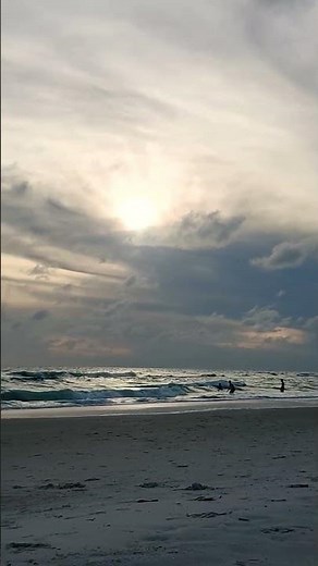 Very windy and a lots of waves in Anna Maria Island Florida #annamariaisland #holmesbeach #florida