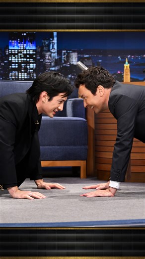 #HudsonWilliams teaches Jimmy a Shane Hollander-inspired hockey stretch 😳 #HeatedRivalry #FallonTonight #HudsonOnFallon | The Tonight Show Starring Jimmy Fallon