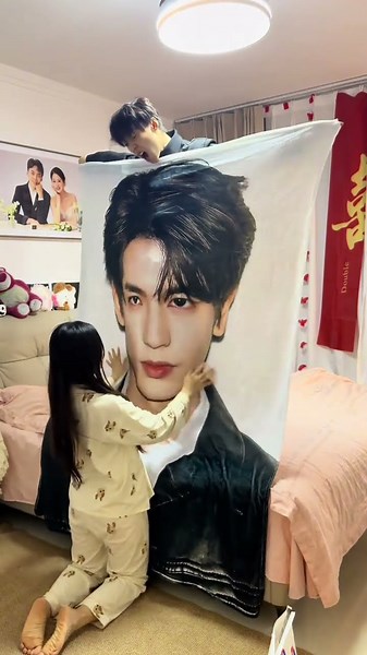 Do All Girls Obsess Over Zhang Linghe? A Heartthrob's Love Life