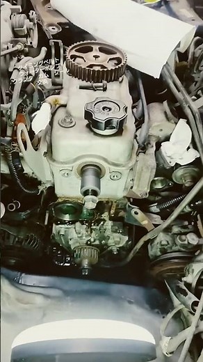 今回は、 タイミングベルト ウォーターポンプ ベルトテンショナー クランクシール カムシールの交換です スズキディーラーに聞いたら工賃込み 9万円と言われました 自分でやれば9000円ですよ