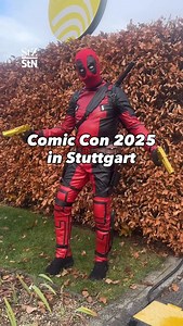 Die Comic Con Stuttgart ist zurück: Zwei Tage, drei volle Messehallen, unzählige Universen. Zum neunten Mal findet die Comic Con in Stuttgart statt und wird an diesem Wochenende wieder zum Treffpunkt für Comic-, Science-Fiction- und Gamingfans. Wart Ihr bei der Convention auf dem Messegelände dabei? 🦸👾🎮 Welche Promis in diesem Jahr auf der Messe anzutreffen sind und wie der Tag lief, lest Ihr im Artikel unter dem Link oben in unserem Insta-Profil. #ComicCon #Stuttgart #Anime #Convention | Stu