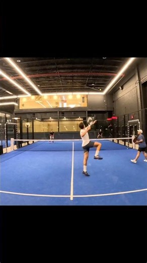 Defense to winner in one shot: Por Cuatro (X4) 🎾🔥 #padel #padelskills #padelmoments #pádel