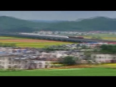 "Racing" Chinese trains captured by camera