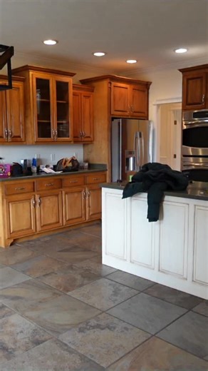 Jessi Christine 🌿 Youtuber on Instagram: "Got the keys → immediately started hauling things in 😂 First visit to the new house and I was already in cleaning mode. Subscribe to my YouTube channel for the full video and lots of homemaking content! #newhome #firstdayinthehouse #movingvibes #homemakerlife #homeinprogress #newchapter #realhomelife #movingdaymoments #lifestylecontent #housejourney"