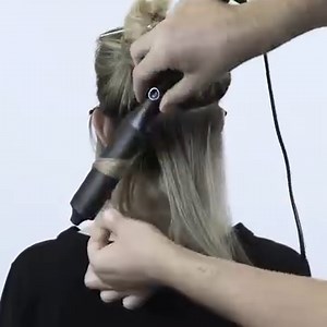 Consigue atraer todas las miradas este fin de semana con el #ghdlook perfecto 😍. ¡Así de sencillo! #ghdCurveClassicWave #tutorialesghd | ghd