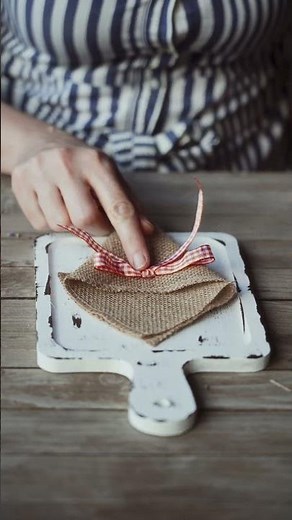 DIY Lavender Wall Hanging From Cutting Board – Easy Rustic Decor Idea