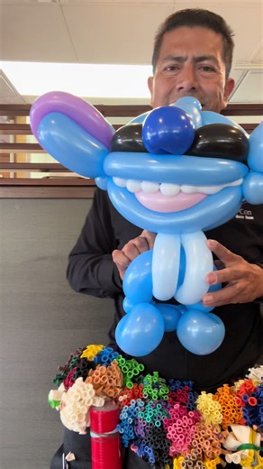 Leonardo enseñando su arte atravez de la glooflexia #trending #trendingvideo #art #viralvideo #viral