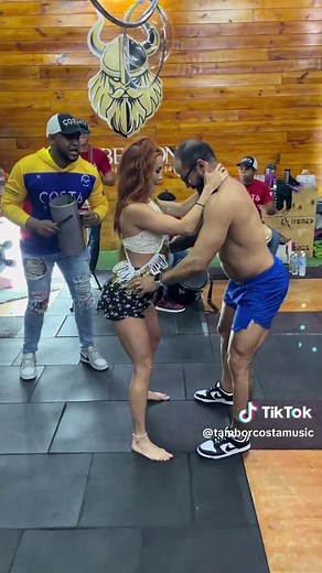 Increíble espectáculo de tambor y música en vivo | Costa Music