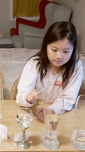 Making Music with Water Glasses 유리컵과 물로 연주하기