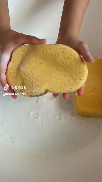 rinse part!! 🤍🫧 #asmr #asmrsounds #sponge #squeeze #fyp #satisfying #asmrcommunity #cleantok #viral #explore #trending