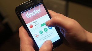 Dating apps launch new features to encourage people to get vaccinated, White House says