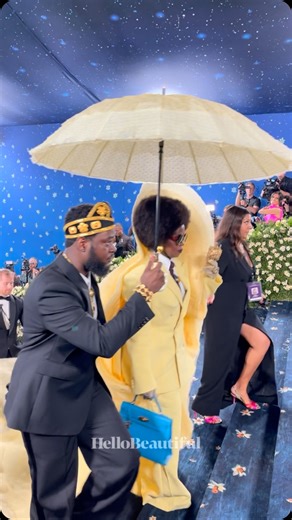 HelloBeautiful on Instagram: "The stars are still coming to the MetGala carpet! Ms. Lauryn Hill is on the steps in yellow! 💛 #SuperfineStyle #HelloBeautiful"
