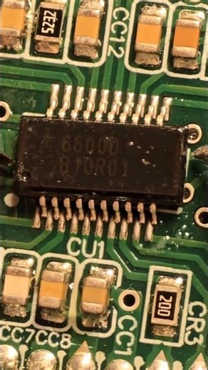 Vertical SMD Chip Swap: Hot Air Rework Against Gravity! 🤯